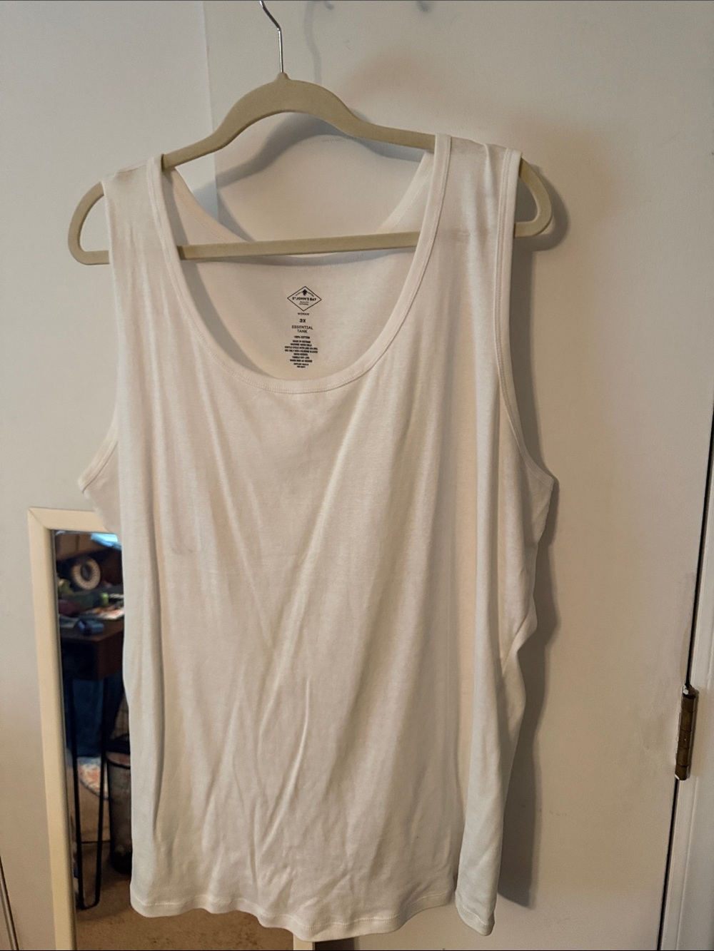Saint John's Bay Active White Scoop Neck Tank